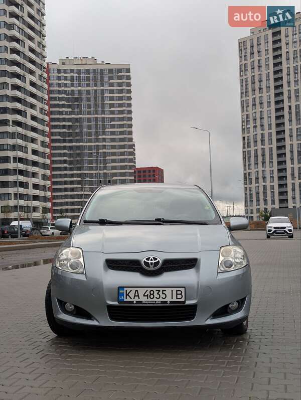 Хэтчбек Toyota Auris 2008 в Киеве