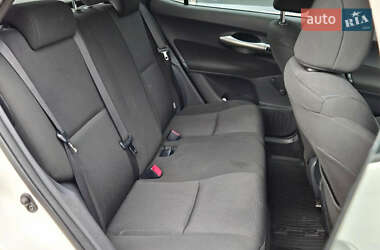 Хэтчбек Toyota Auris 2011 в 