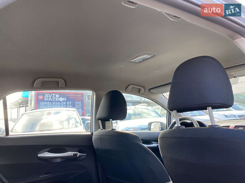 Хэтчбек Toyota Auris 2011 в Ровно фото 32 Хэтчбек Toyota Auris 2011 в Ровно