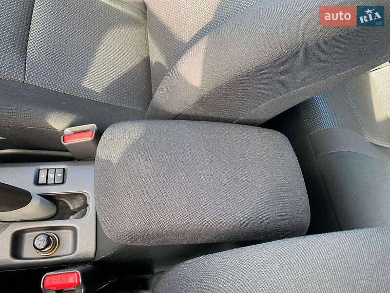 Хэтчбек Toyota Auris 2011 в Ровно фото 55 Хэтчбек Toyota Auris 2011 в Ровно