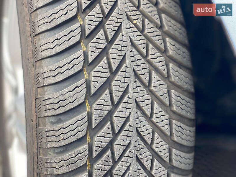 Хэтчбек Toyota Auris 2011 в Ровно фото 95 Хэтчбек Toyota Auris 2011 в Ровно