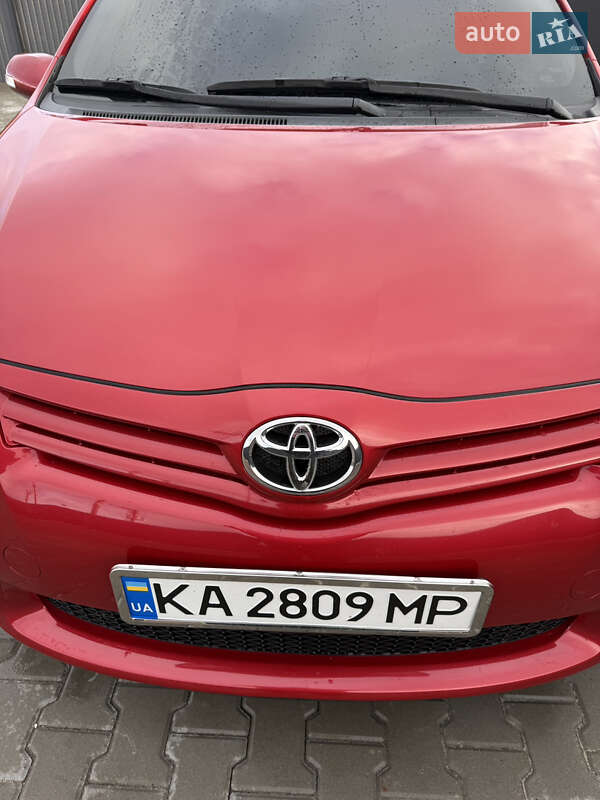 Хэтчбек Toyota Auris 2012 в Киеве