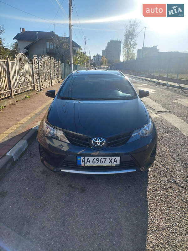 Хетчбек Toyota Auris 2013 в Стрию