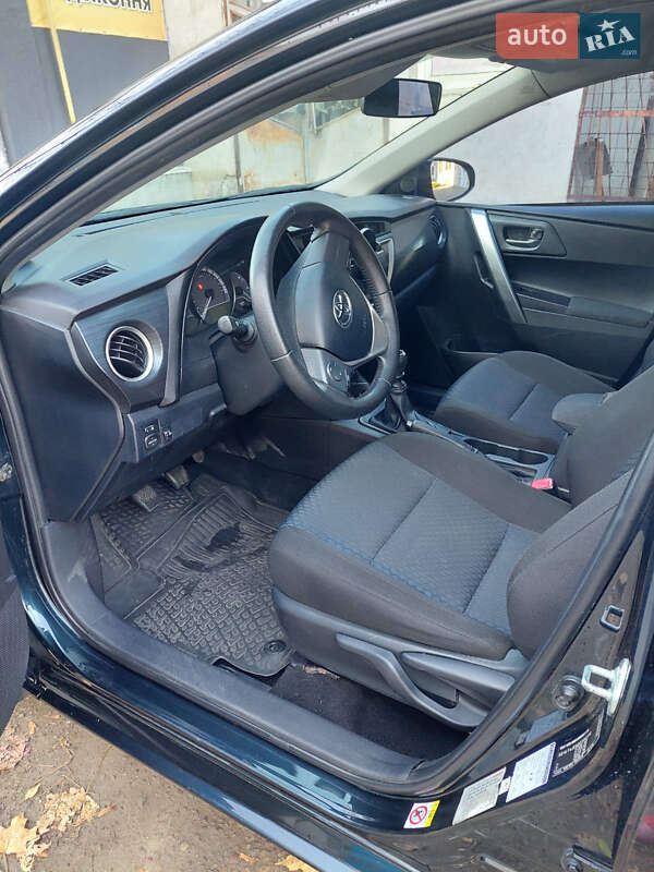Хетчбек Toyota Auris 2013 в Стрию