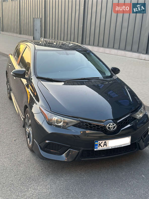 Хэтчбек Toyota Auris 2015 в Киеве