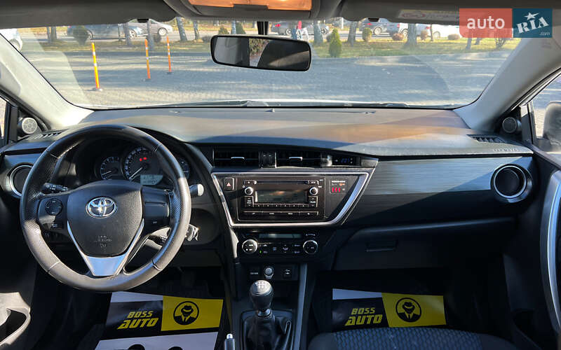 Хэтчбек Toyota Auris 2014 в Львове