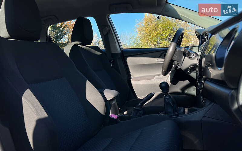 Хэтчбек Toyota Auris 2014 в Львове