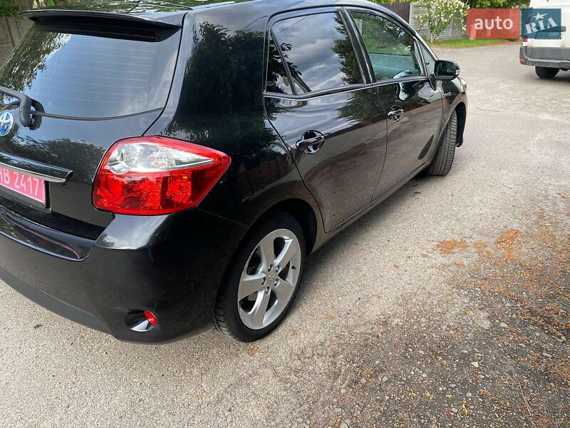 Хэтчбек Toyota Auris 2011 в Ровно