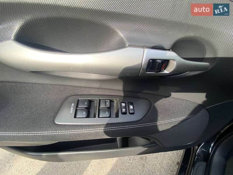 Хэтчбек Toyota Auris 2011 в Ровно