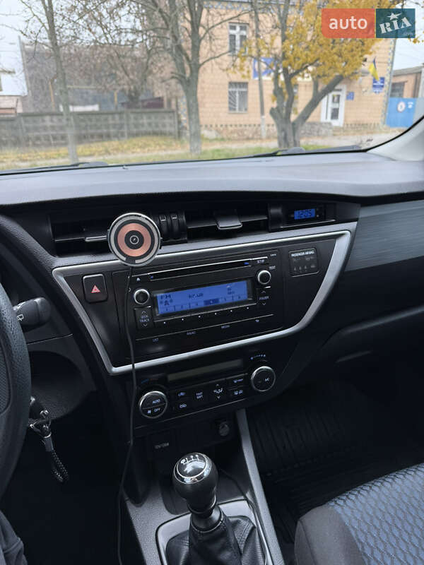 Хэтчбек Toyota Auris 2013 в Кропивницком