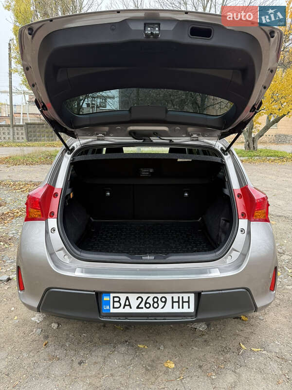 Хэтчбек Toyota Auris 2013 в Кропивницком