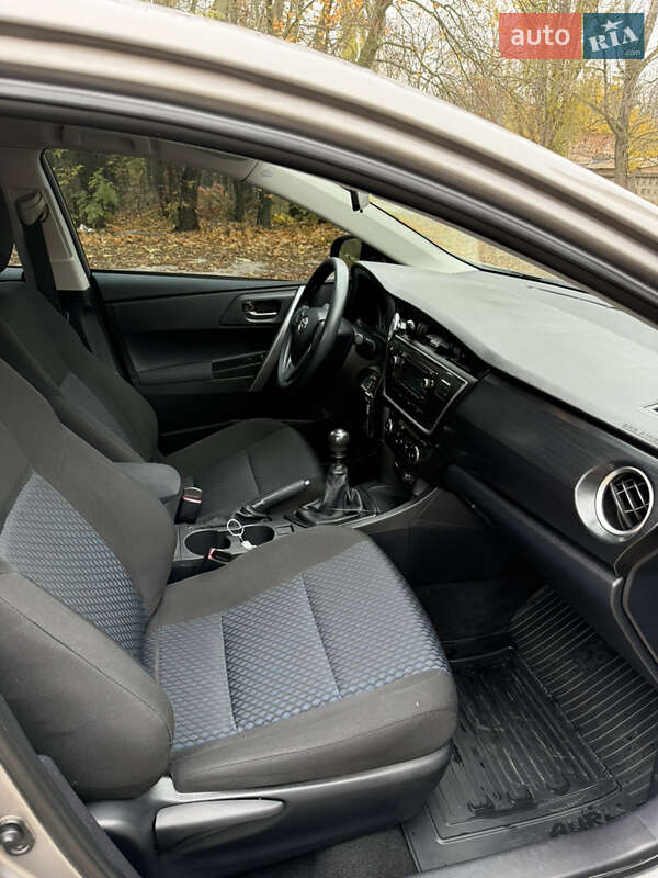 Хэтчбек Toyota Auris 2013 в Кропивницком