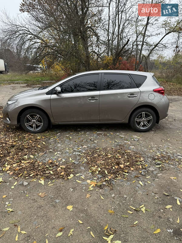 Хэтчбек Toyota Auris 2013 в Кропивницком