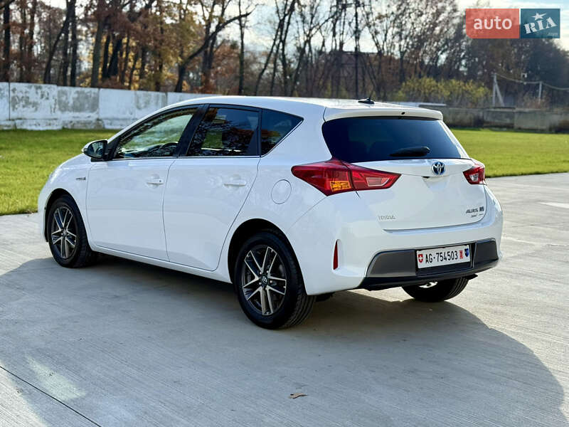 Хэтчбек Toyota Auris 2014 в Луцке