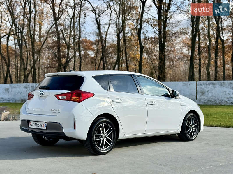 Хэтчбек Toyota Auris 2014 в Луцке