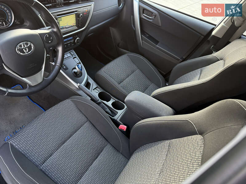 Хэтчбек Toyota Auris 2014 в Луцке