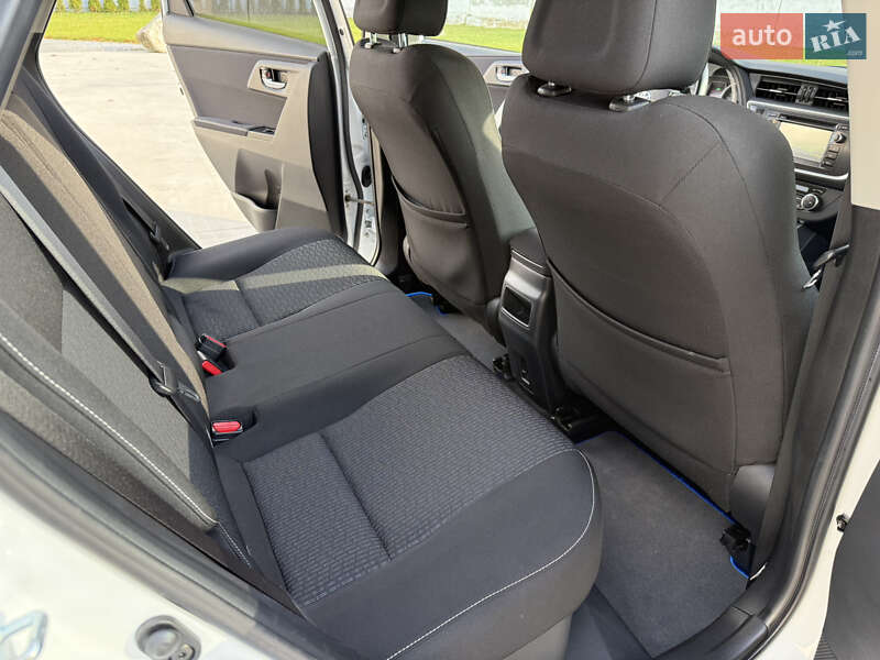 Хэтчбек Toyota Auris 2014 в Луцке
