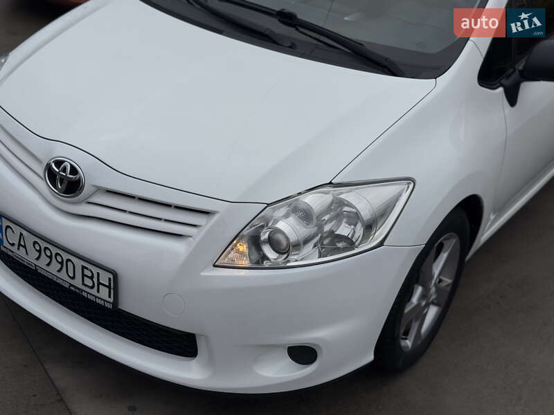 Хэтчбек Toyota Auris 2011 в Бердичеве