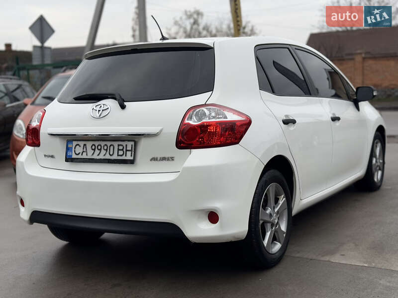 Хэтчбек Toyota Auris 2011 в Бердичеве