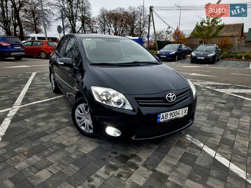 Хэтчбек Toyota Auris 2011 в Виннице