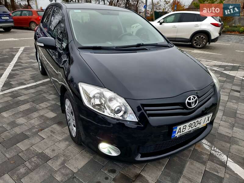 Хэтчбек Toyota Auris 2011 в Виннице