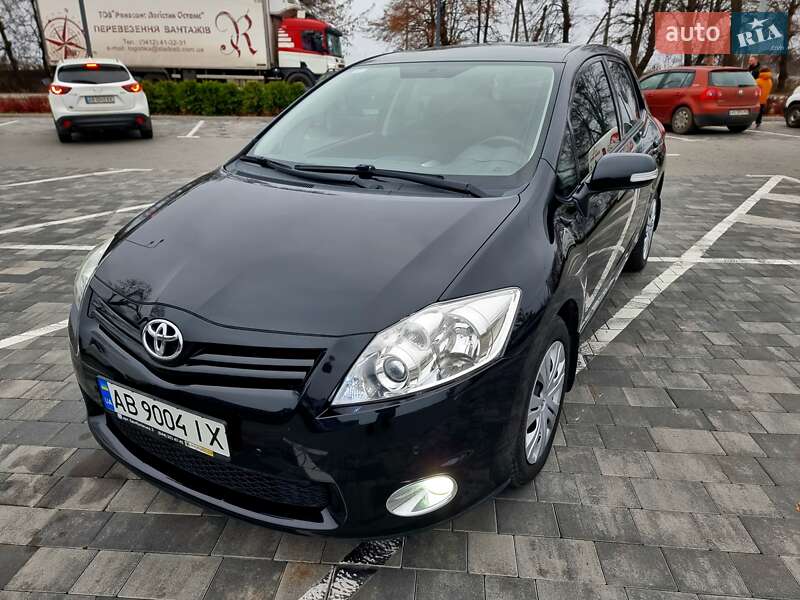 Хэтчбек Toyota Auris 2011 в Виннице