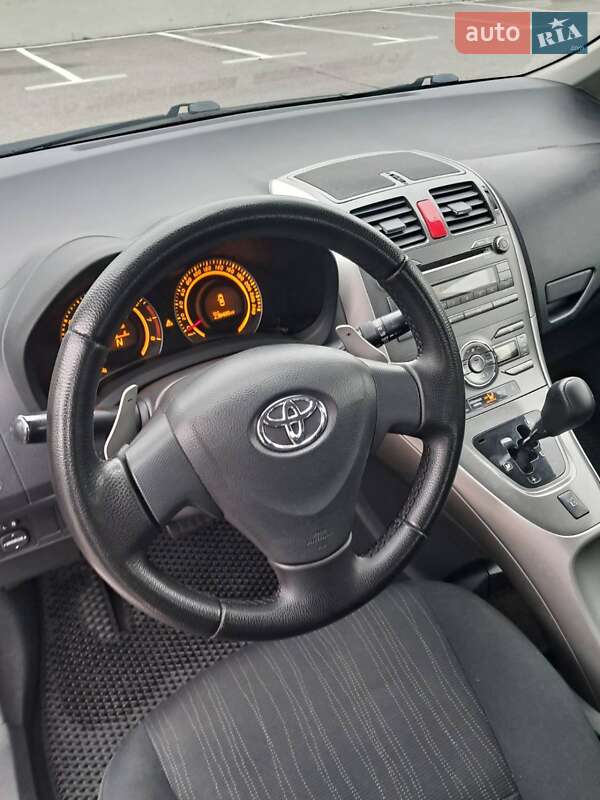 Хэтчбек Toyota Auris 2011 в Киеве