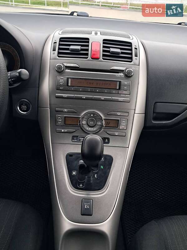 Хэтчбек Toyota Auris 2011 в Киеве