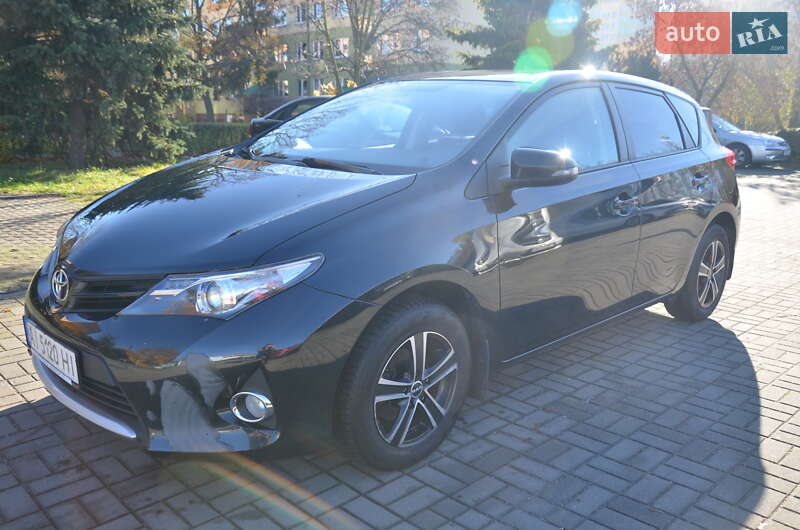 Хэтчбек Toyota Auris 2014 в Киеве