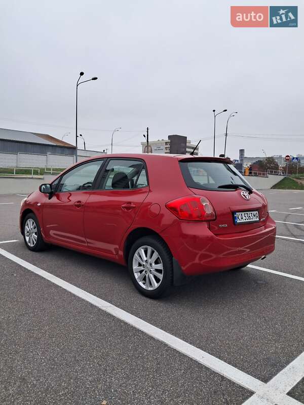 Хэтчбек Toyota Auris 2011 в Киеве
