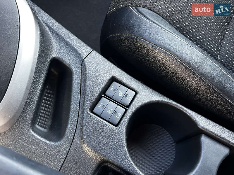 Хэтчбек Toyota Auris 2013 в Луцке фото 32 Хэтчбек Toyota Auris 2013 в Луцке