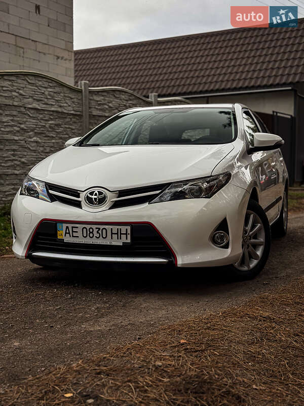 Хэтчбек Toyota Auris 2013 в Киеве