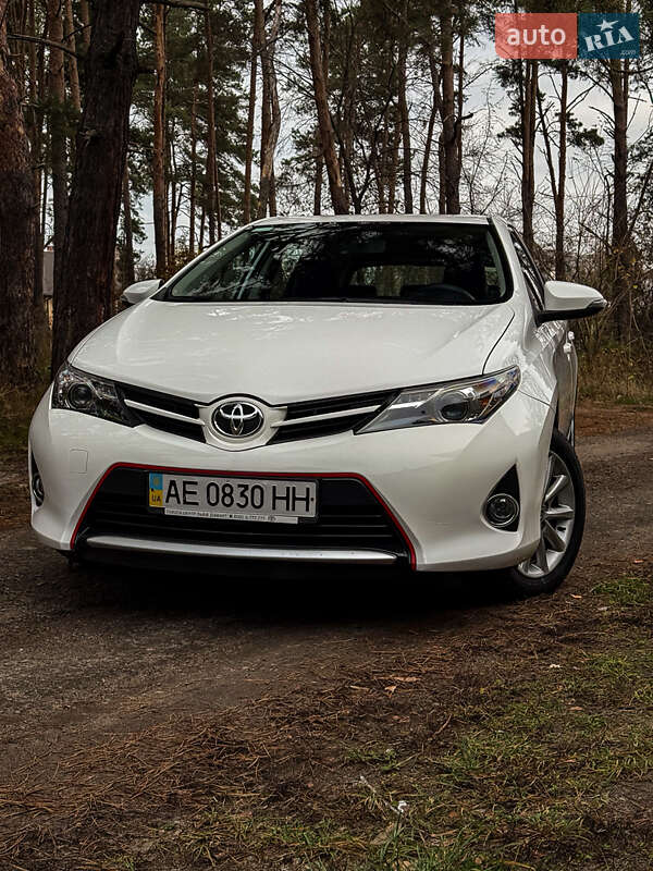Хэтчбек Toyota Auris 2013 в Киеве