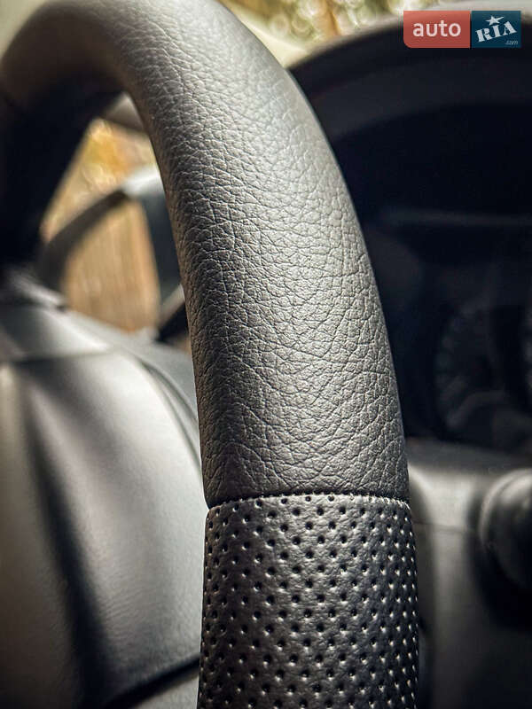 Хэтчбек Toyota Auris 2013 в Киеве