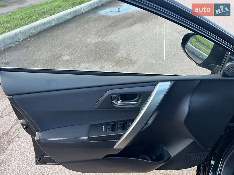 Универсал Toyota Auris 2014 в Житомире фото 39 Универсал Toyota Auris 2014 в Житомире