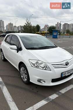 Хэтчбек Toyota Auris 2011 в Киеве