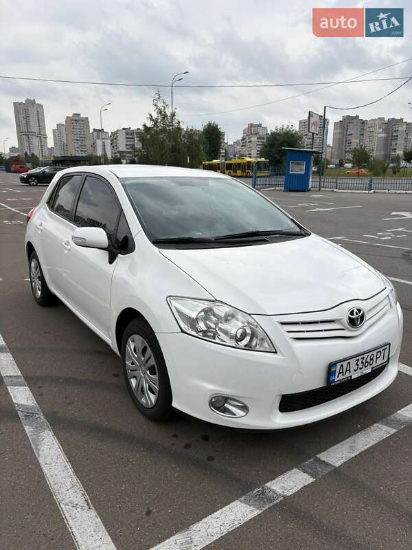 Toyota Auris 2011
