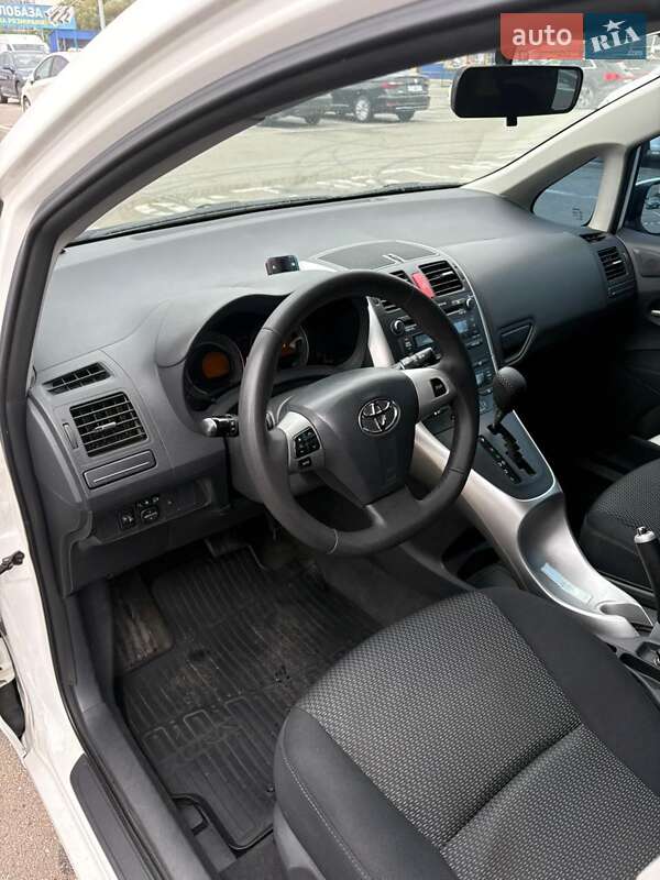 Хэтчбек Toyota Auris 2011 в Киеве