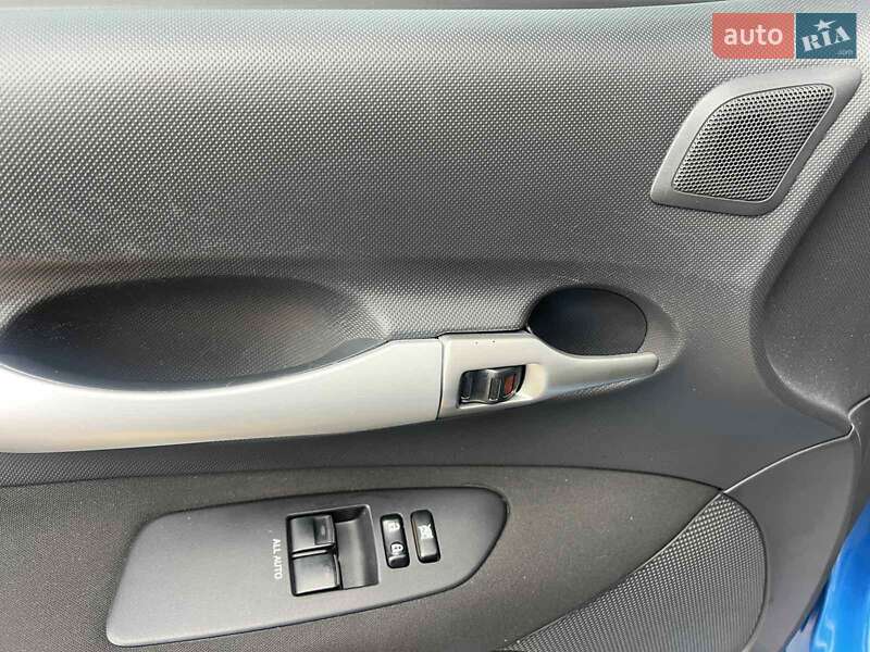 Хэтчбек Toyota Auris 2011 в Киеве фото 18 Хэтчбек Toyota Auris 2011 в Киеве