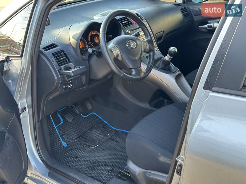 Хэтчбек Toyota Auris 2008 в Киеве