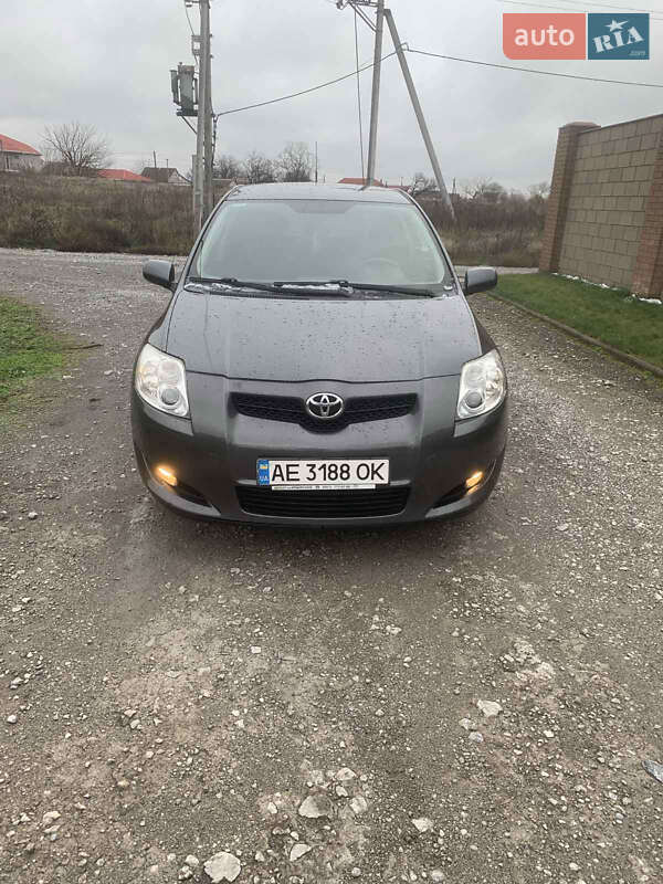Хэтчбек Toyota Auris 2008 в Каменском