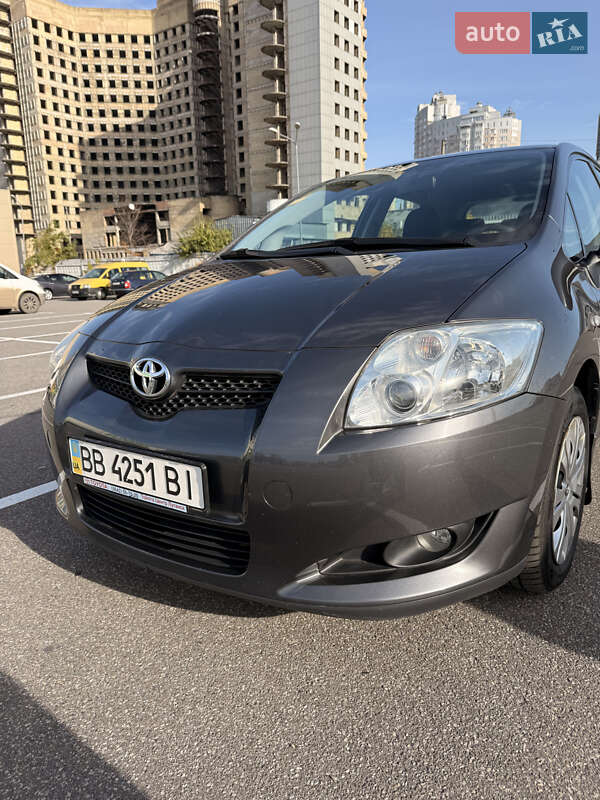 Хэтчбек Toyota Auris 2008 в Киеве