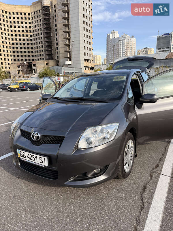 Хэтчбек Toyota Auris 2008 в Киеве