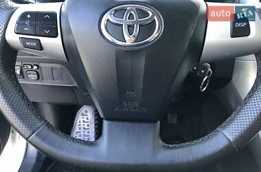 Хэтчбек Toyota Auris 2010 в Желтых Водах