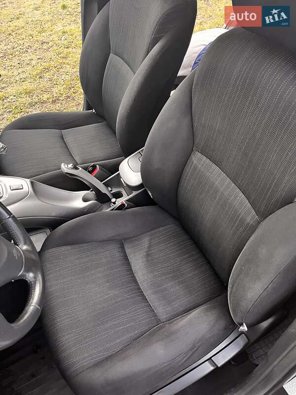 Хэтчбек Toyota Auris 2008 в Полтаве