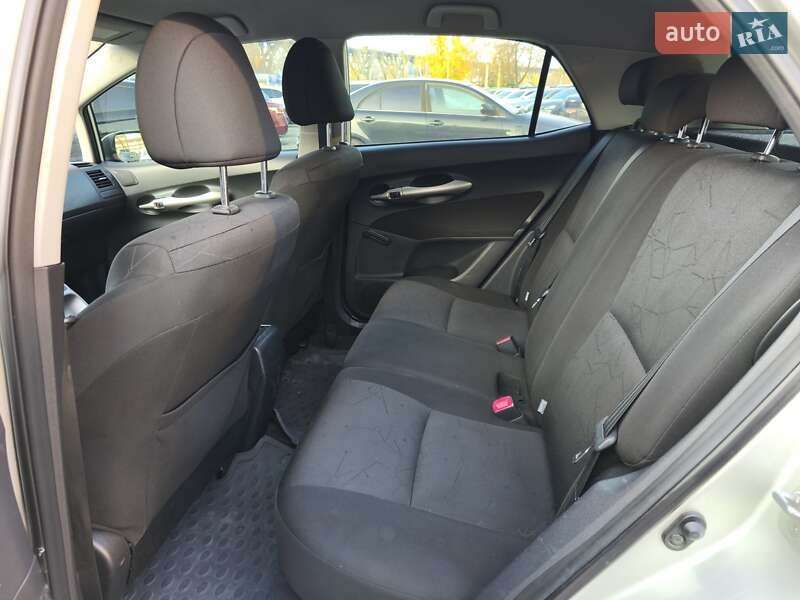 Хетчбек Toyota Auris 2007 в Дніпрі