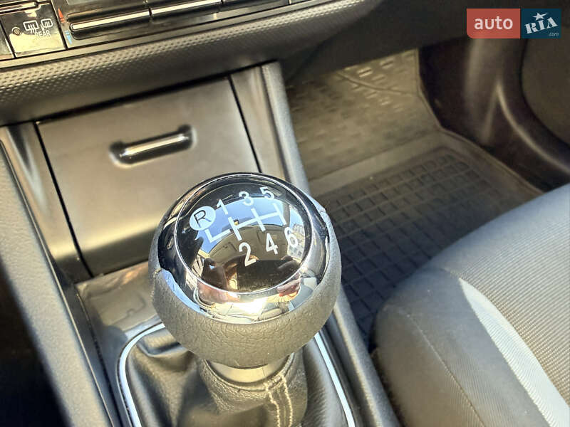 Универсал Toyota Auris 2016 в Львове фото 24 Универсал Toyota Auris 2016 в Львове