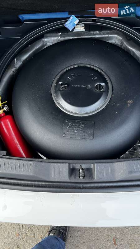 Хетчбек Toyota Auris 2014 в Дніпрі фото 14 Хетчбек Toyota Auris 2014 в Дніпрі