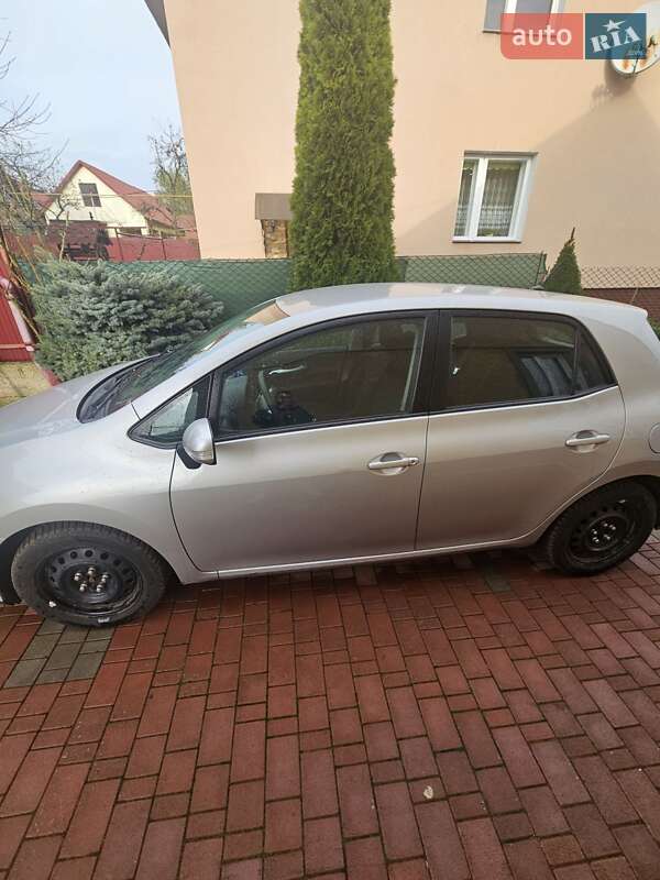 Хетчбек Toyota Auris 2011 в Львові