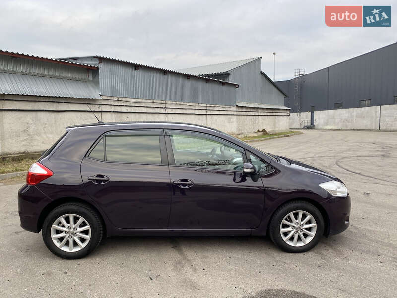 Хэтчбек Toyota Auris 2010 в Киеве
